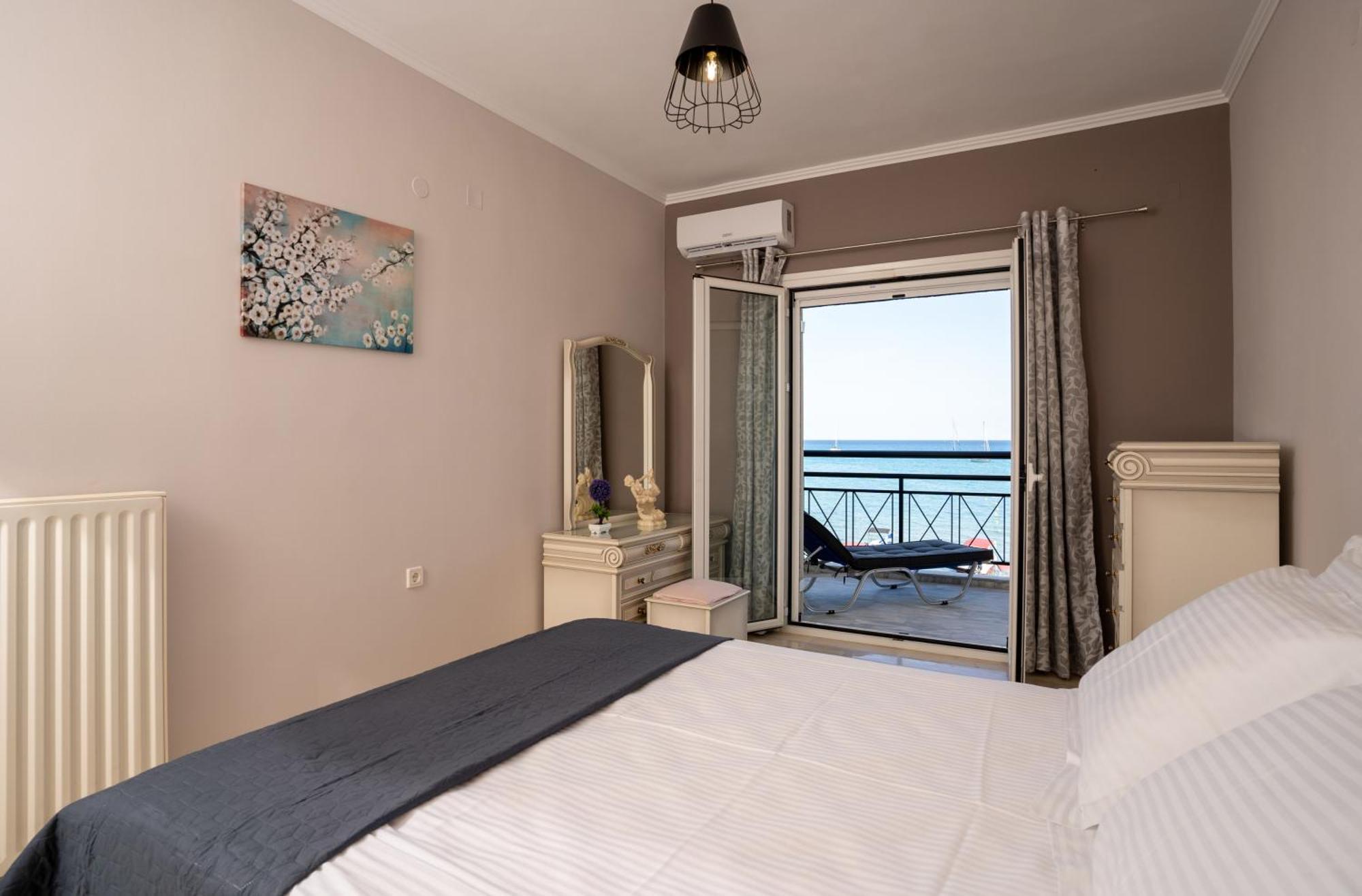 George Beachfront Apartments Lithakia  Екстериор снимка