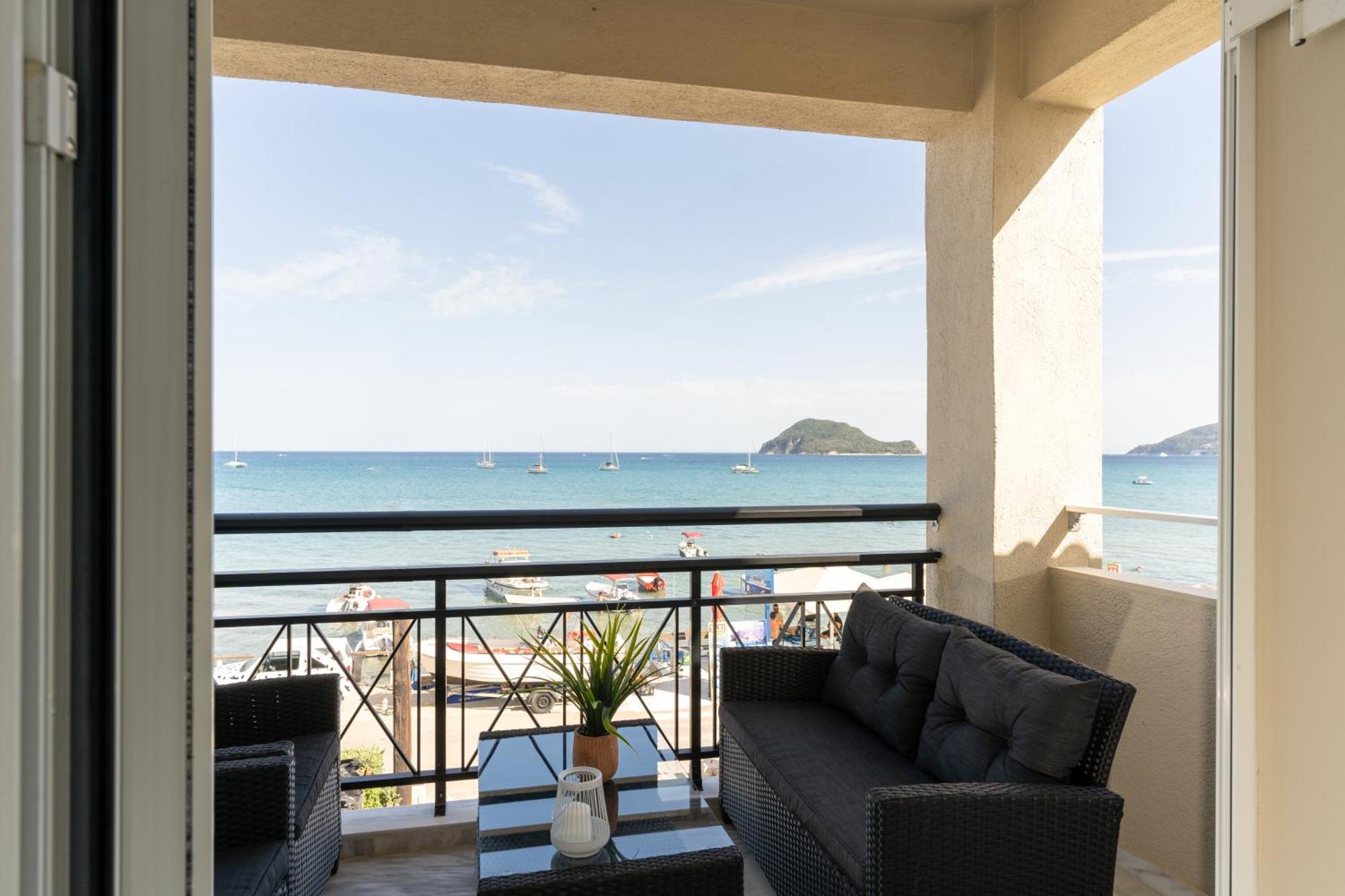 George Beachfront Apartments Lithakia  Екстериор снимка